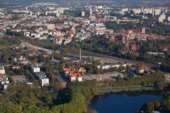 Lotnicze, EU, PL, warm-maz. Olsztyn. Panorama na stare miasto od strony jeziora Dlugiego.